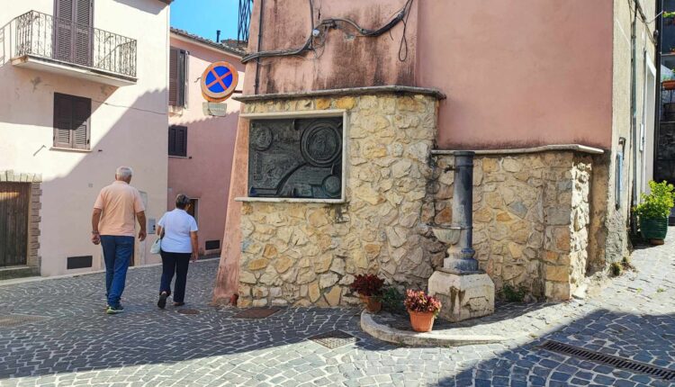 scorcio centro storico fogazzaro scultura jenne