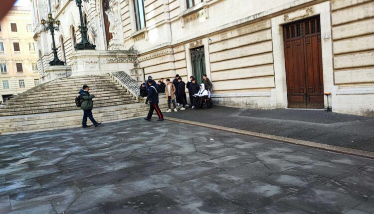 ragazzi roma retro senato