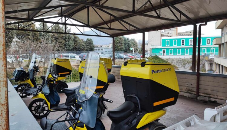 moto poste italiane consegne portalettere